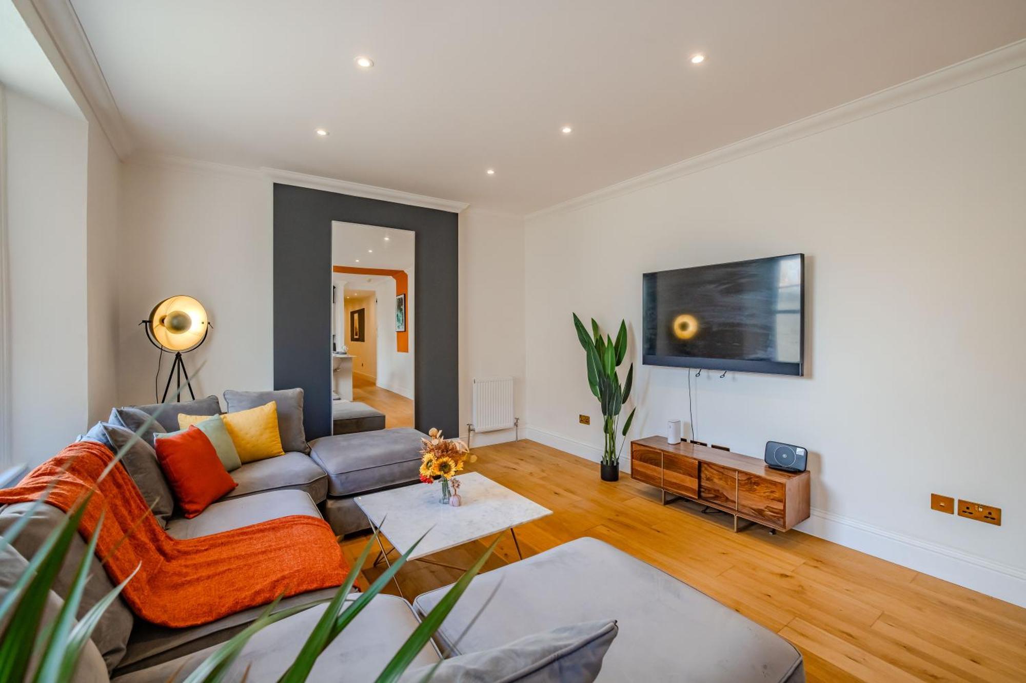 Luxe Coastal Escape L 2-bedroom Flat Free Parking *