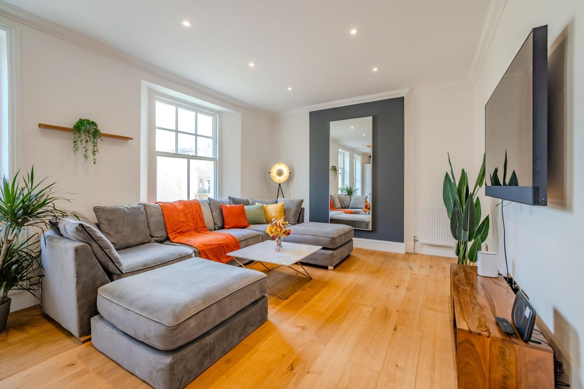 Luxe Coastal Escape L 2-bedroom Flat Free Parking Apartment *