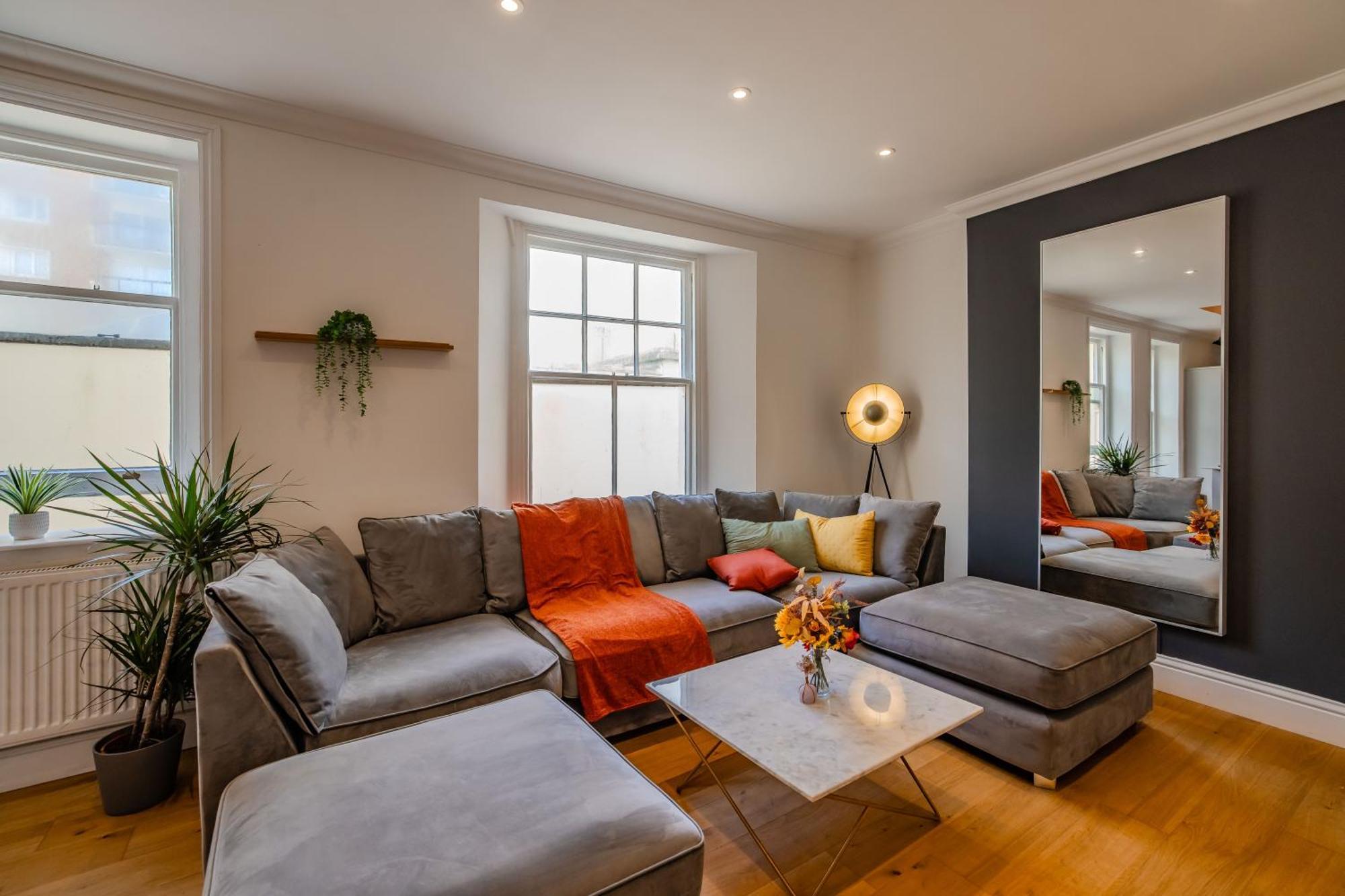 Luxe Coastal Escape L 2-bedroom Flat Free Parking *
